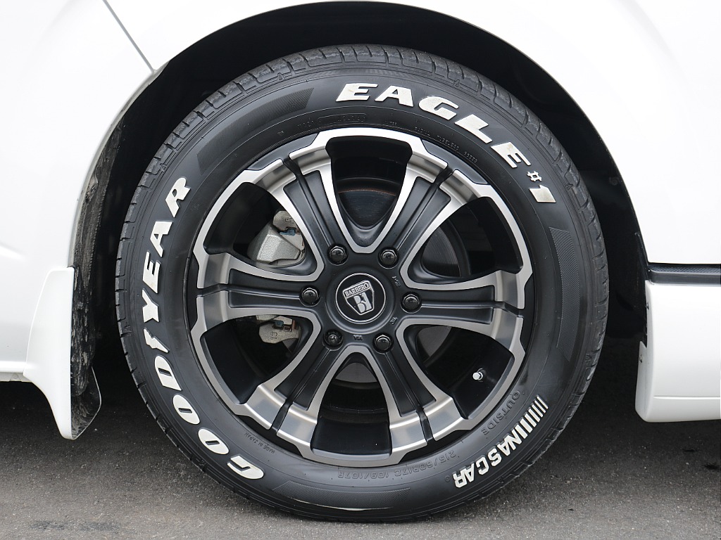 バルベロのワイルドディープス17インチAWとグッドイヤーナスカータイヤ装着済みです！！！