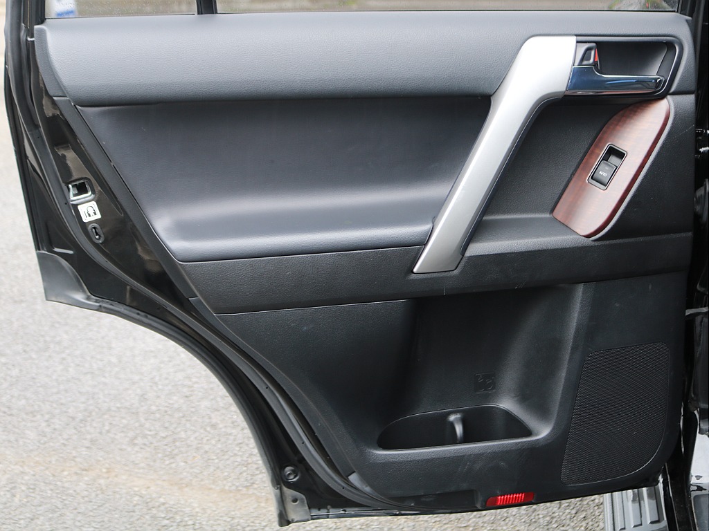 ＦＬＥＸグループは「すべての人に愛車を」をコンセプトに車種別に全国展開中！愛車と一緒に、ライフスタイルを充実させてもらいたいという思いで、ランクル仙台泉店では皆様のご要望になんでもお応えします♪