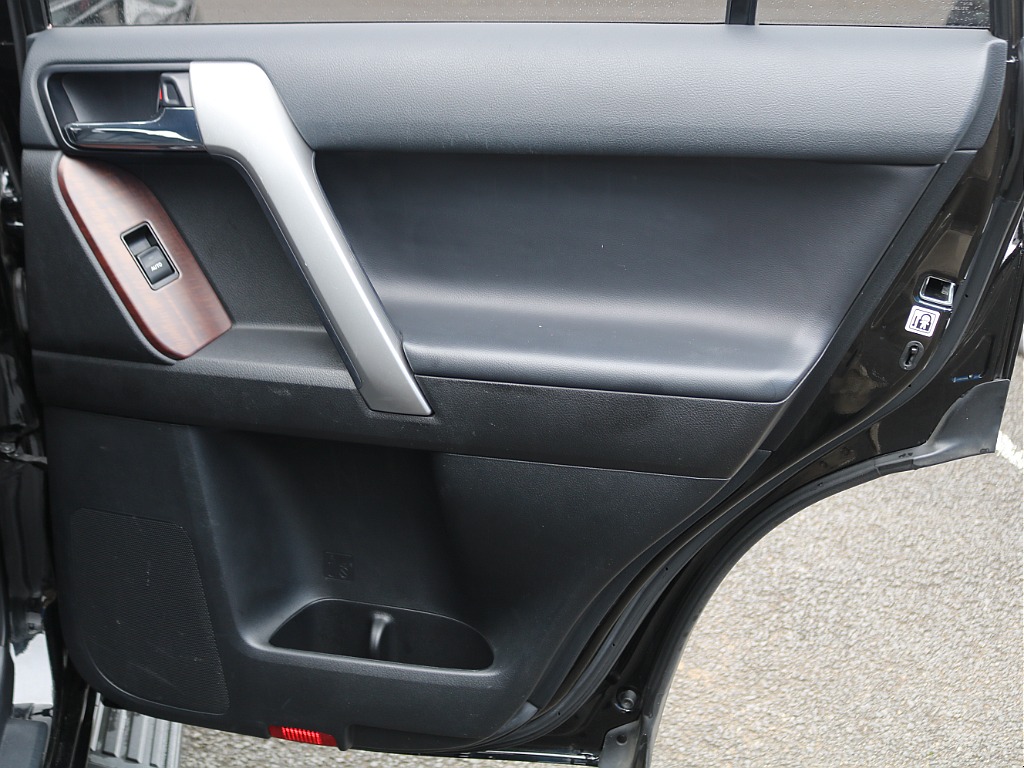 ＦＬＥＸグループは「すべての人に愛車を」をコンセプトに車種別に全国展開中！愛車と一緒に、ライフスタイルを充実させてもらいたいという思いで、ランクル仙台泉店では皆様のご要望になんでもお応えします♪