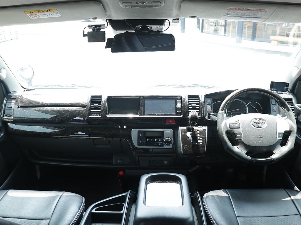 快適に安心して運転できる設備多数搭載！