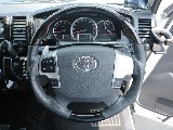 ステアリングも変わりカッコ良い運転席回りになっています！