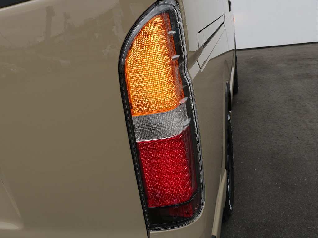 クラシックLEDテールランプバージョンⅡ搭載済み！！ テールをクラシックにすることで車両全体的の統一感も上がりオフロード感がさらにアップ♪