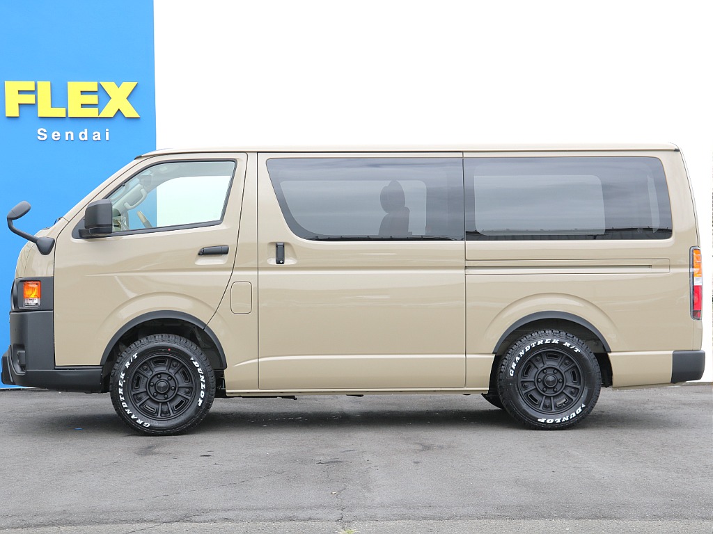 大変便利なパーワースライドドアになっております！！乗り降りや荷物の出し入れなども楽々できちゃいます♪
