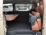 セカンドシートは座席を前方に倒すことも位置を変えることも可能になっております！！