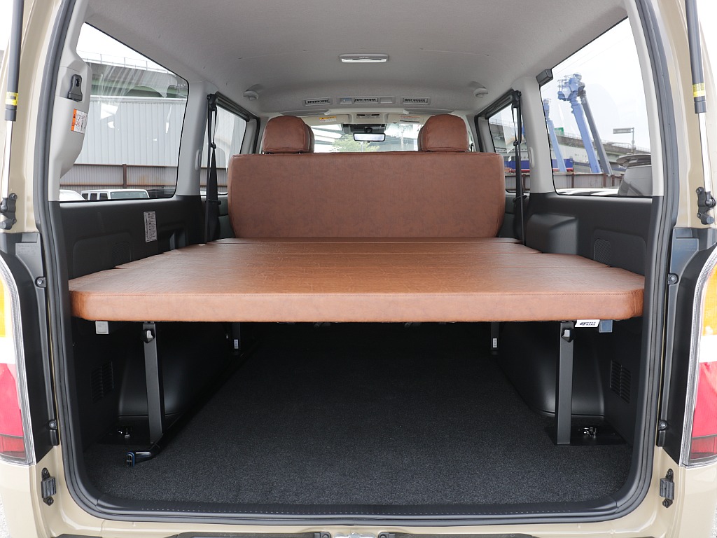 オリジナルタイプⅡベットキット搭載！！車中泊にはもちろん荷物を載せるのにも2段間で使えちゃいます♪