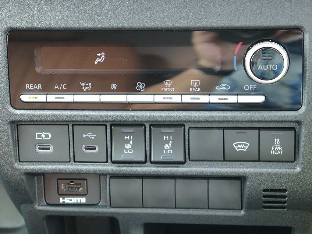 持込オートエアコン装備しています！ シートヒーターも搭載しています！