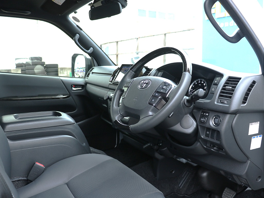 トヨタ&nbsp;ハイエースバン&nbsp;5D2.8DTスーパーGLダークプライムⅡL 4WD&nbsp;ビックX8インチナビ＆ベットキット付き&nbsp;宮城県の詳細画像&nbsp;その3