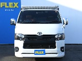 様々なカスタムが施されているホワイトカラーの車両のご紹介です...