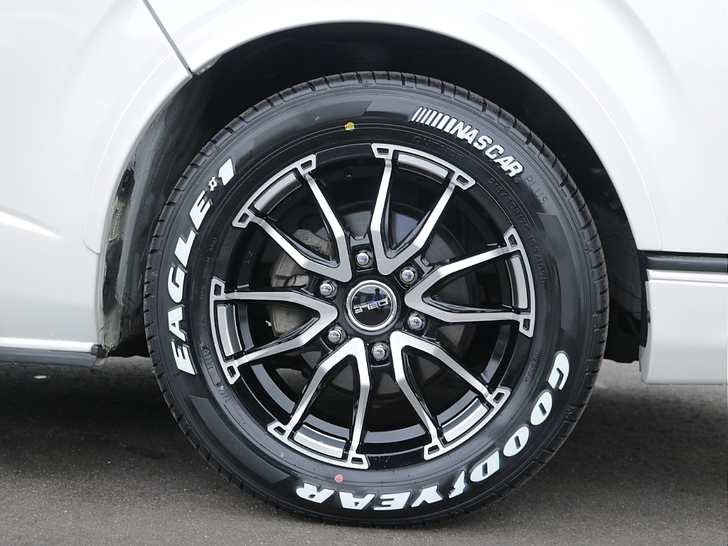デルフ06の１７インチアルミホイールにナスカータイヤ装着しております！