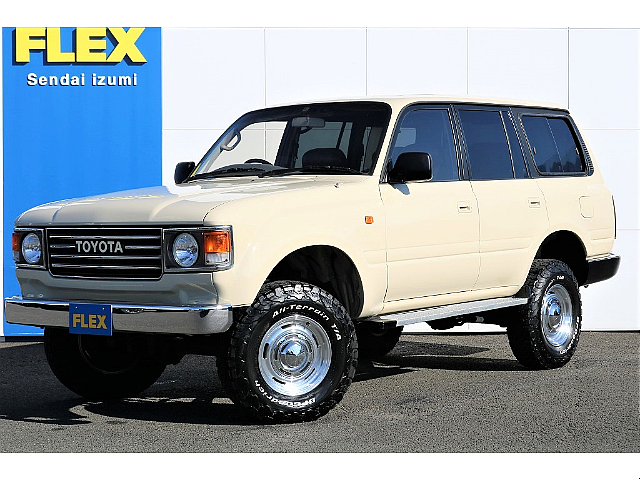 平成6年式ランドクルーザー80中期型のガソリンが入庫しました♪♪ベージュのオールペイントに丸目がたまりませんね！様々なシーンで映える事間違いなしです！！