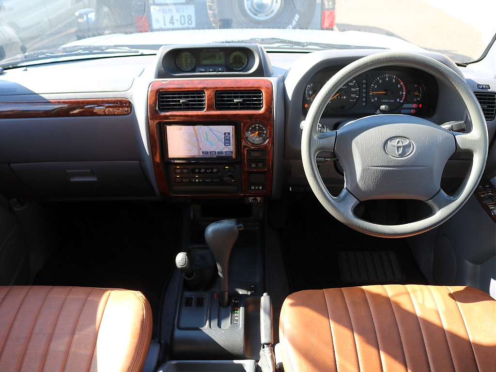 ＦＬＥＸグループは「すべての人に愛車を」をコンセプトに車種別に全国展開中！愛車と一緒に、ライフスタイルを充実させてもらいたいという思いで、ランクル仙台泉店では皆様のご要望になんでもお応えします♪