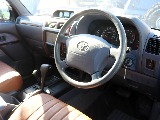ランドクルーザーやハイエースなどを常時40台以上展示！お客様のニーズにあった最適なお車をご提案させていただきます。ご来店の際はお気軽にお問合わせください！