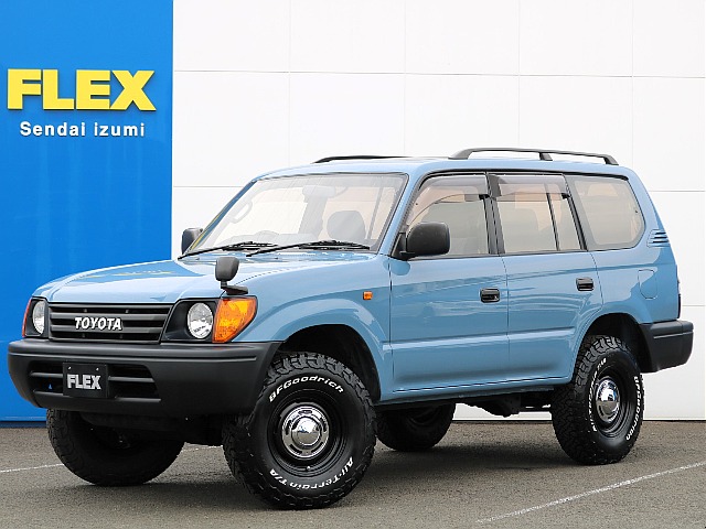 95プラドスモーキーブルーカラーの入庫です♪クラシカルでお洒落でありつつカッコイイ車両です！ノーマル車高ですのでサイドステップレスでスッキリとした見た目になっております！