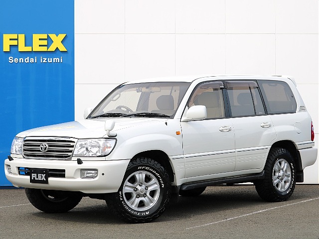 買取直販！希少な低走行７万キロ台のランクル100、VXリミテッドの入庫です♪そんな車両をあえてノーマルに近い状態でロープライスでの販売となります！またとないこのご機会をお見逃しなく♪