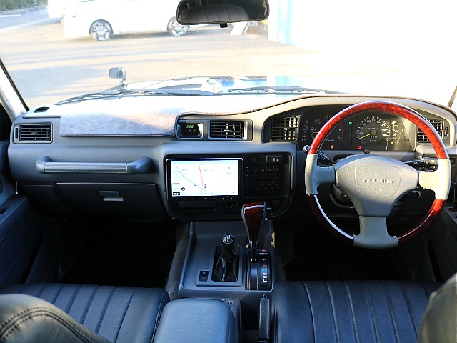 自社認証整備工場完備ですので納車後のカスタム、車検、修理、日々のメンテナンス、など全力でサポートいたします！なんでもお気軽にご相談ください！他店で購入した、お持ち込み車両でも大歓迎ですよ♪