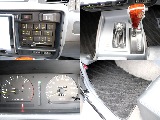 後期モデルになるとメーターとエアコンパネルが一体型ではなく別になります！エアコンスイッチパネル上部にHDMIポートを装着！