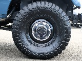 タイヤは輸出用15インチスチールホイールにTOYOのオープンカントリー31×10.5MTタイヤを装着済みです♪