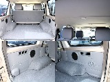 奥行きの深いラゲッジスペースは、リヤベンチシートを折りたたむことで、さらに広いスペースが確保できます！大きな荷物や長い物を積むときにも対応できますよ！多くの荷物を積めるのがランクルの魅力の一つです！