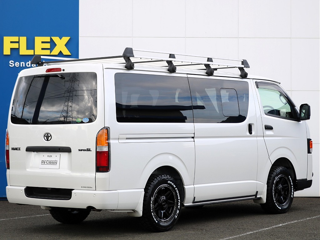 ランドクルーザーやハイエースなどを常時40台以上展示！お客様のニーズにあった最適なお車をご提案させていただきます。ご来店の際はお気軽にお問合わせください！