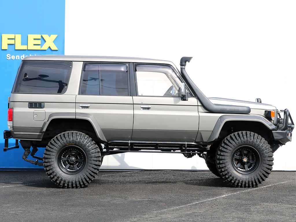 実際にご来店が難しい、遠方にお住まいのお客様もご安心ください！お電話やメールにてお車のご説明、ご覧になりたい箇所の追加画像、お見積書の郵送、と当店スタッフが丁寧に対応させていただきます♪