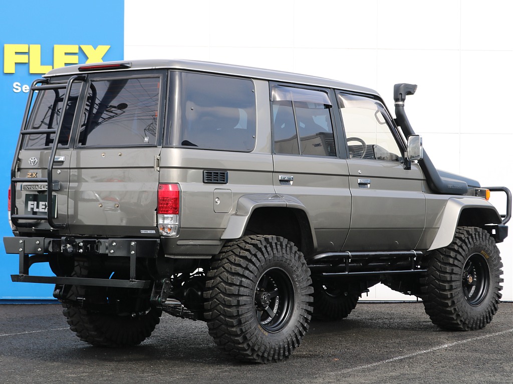 ランドクルーザーやハイエースなどを常時40台以上展示！お客様のニーズにあった最適なお車をご提案させていただきます。ご来店の際はお気軽にお問合わせください！