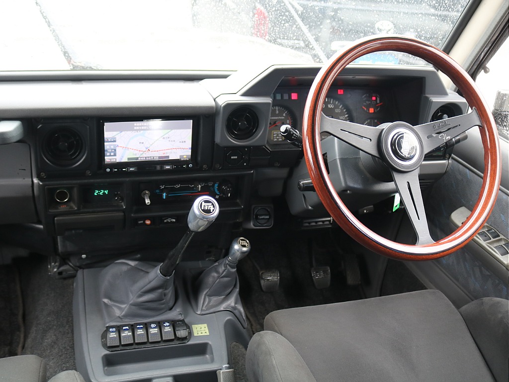 ＦＬＥＸグループは「すべての人に愛車を」をコンセプトに車種別に全国展開中！愛車と一緒に、ライフスタイルを充実させてもらいたいという思いで、ランクル仙台泉店では皆様のご要望になんでもお応えします♪