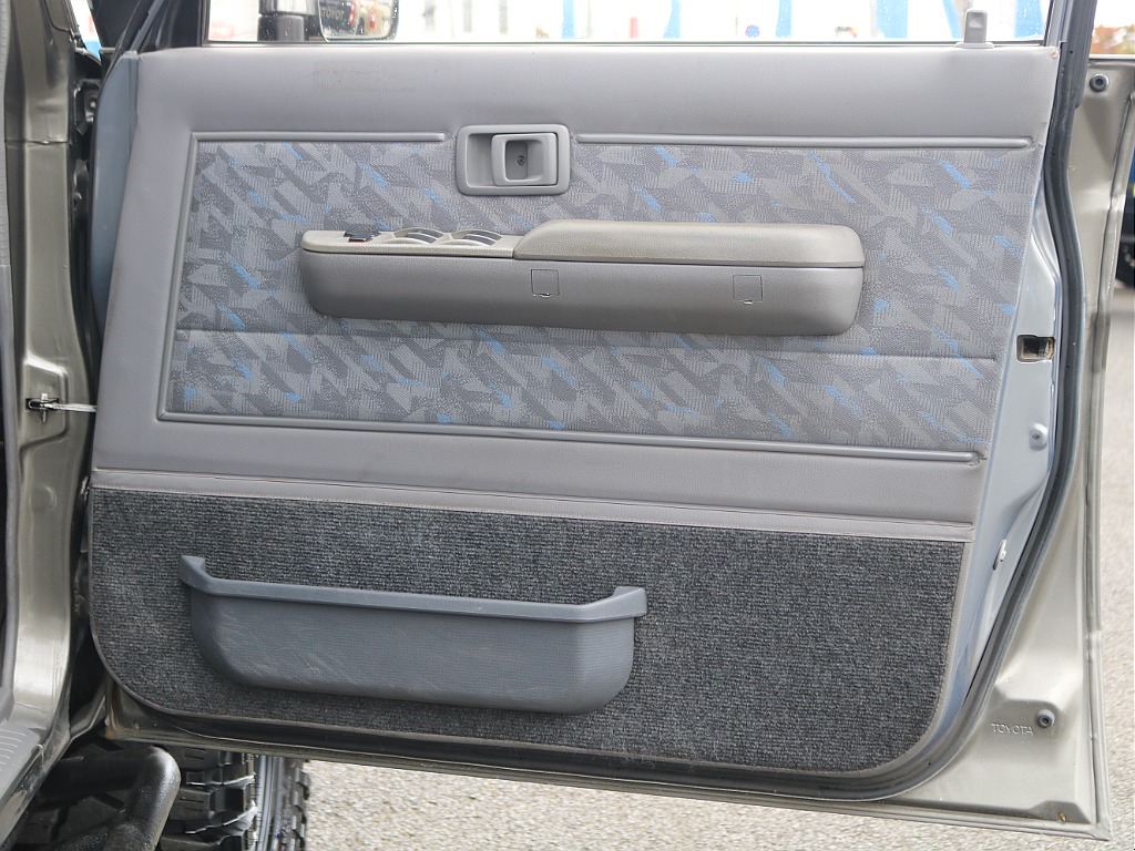 ＦＬＥＸグループは「すべての人に愛車を」をコンセプトに車種別に全国展開中！愛車と一緒に、ライフスタイルを充実させてもらいたいという思いで、ランクル仙台泉店では皆様のご要望になんでもお応えします♪