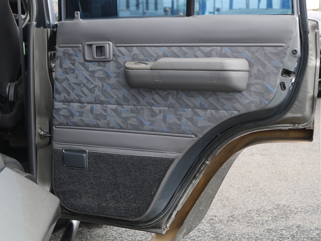 ＦＬＥＸグループは「すべての人に愛車を」をコンセプトに車種別に全国展開中！愛車と一緒に、ライフスタイルを充実させてもらいたいという思いで、ランクル仙台泉店では皆様のご要望になんでもお応えします♪