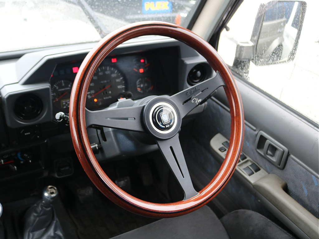 ＦＬＥＸグループは「すべての人に愛車を」をコンセプトに車種別に全国展開中！愛車と一緒に、ライフスタイルを充実させてもらいたいという思いで、ランクル仙台泉店では皆様のご要望になんでもお応えします♪