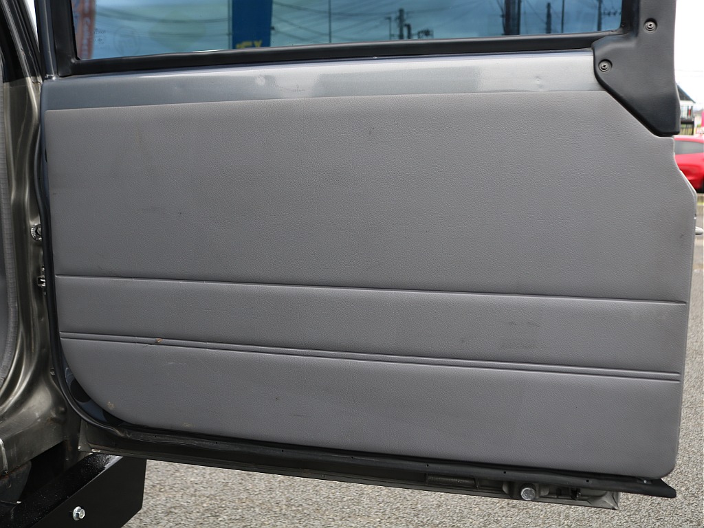 ＦＬＥＸグループは「すべての人に愛車を」をコンセプトに車種別に全国展開中！愛車と一緒に、ライフスタイルを充実させてもらいたいという思いで、ランクル仙台泉店では皆様のご要望になんでもお応えします♪