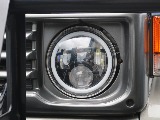 プロジェクターヘッドライト！さらにはARBフロントバンパーとカスタムパーツ多数の車両になっております♪