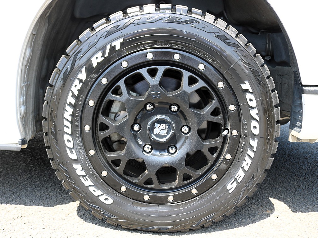 タイヤ＆ホイールはXTREME-Jの16インチAWにオープンカントリータイヤを装着！