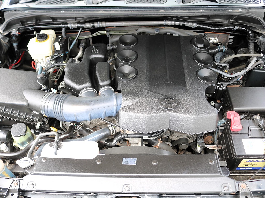 4,000㏄のV6、1GRエンジン！パワフルで耐久性のあるエンジンです！是非V6エンジンのパワフルな走りをご体感ください！大型排気量ですがレギュラーガソリン対応なのはFJの特徴です！