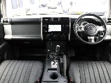 カラーパッケージの車内！スイッチ類は大きく操作しやすいのが特徴です！便利機能等のスイッチ類が装着されておらずシンプルな装備で壊れにくく、悪路を走る為に設計されております！