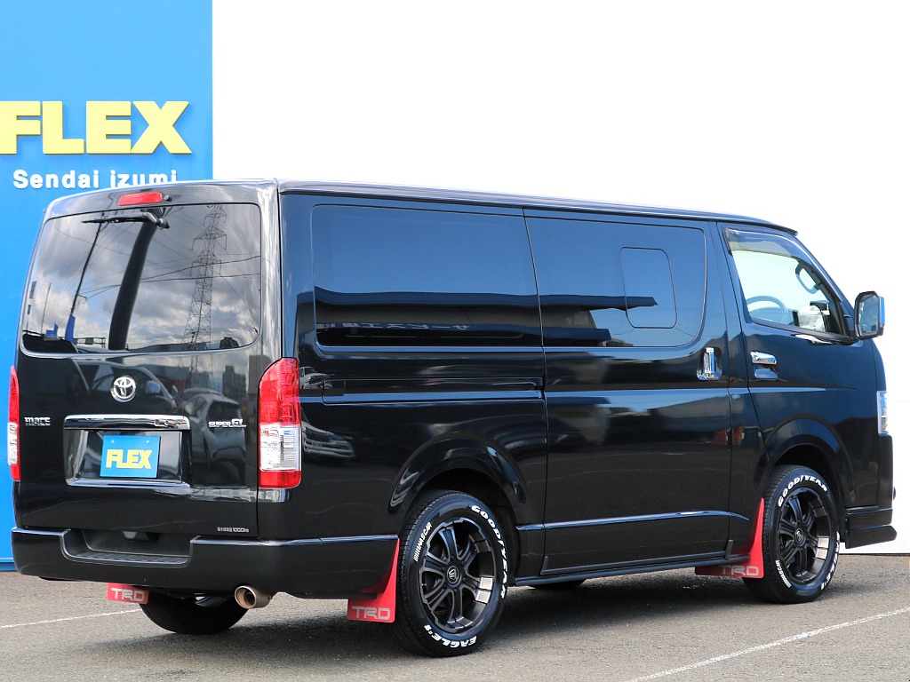 ランドクルーザーやハイエースなどを常時40台以上展示！お客様のニーズにあった最適なお車をご提案させていただきます。ご来店の際はお気軽にお問合わせください！
