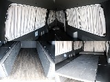 フローリング施工にカーテンと、すぐ車中泊やキャンプ等にお出かけできちゃいます♪