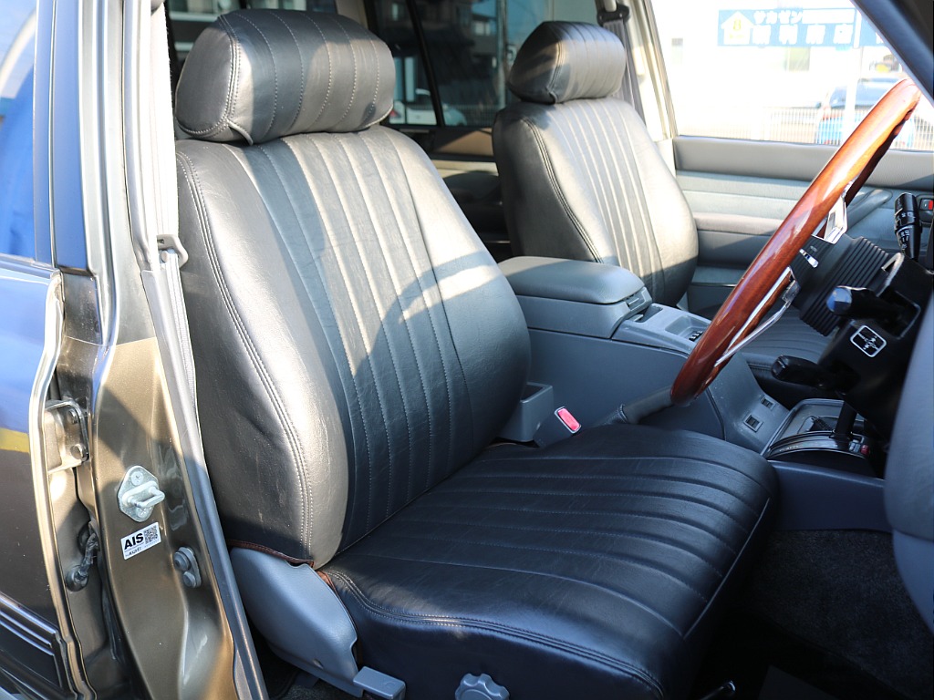 ＦＬＥＸグループは「すべての人に愛車を」をコンセプトに車種別に全国展開中！愛車と一緒に、ライフスタイルを充実させてもらいたいという思いで、ランクル仙台泉店では皆様のご要望になんでもお応えします♪