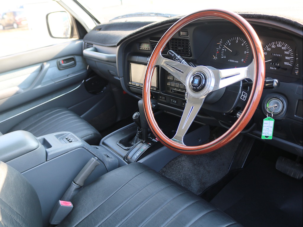 ＦＬＥＸグループは「すべての人に愛車を」をコンセプトに車種別に全国展開中！愛車と一緒に、ライフスタイルを充実させてもらいたいという思いで、ランクル仙台泉店では皆様のご要望になんでもお応えします♪