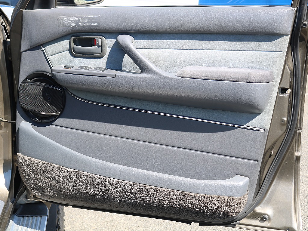 ＦＬＥＸグループは「すべての人に愛車を」をコンセプトに車種別に全国展開中！愛車と一緒に、ライフスタイルを充実させてもらいたいという思いで、ランクル仙台泉店では皆様のご要望になんでもお応えします♪