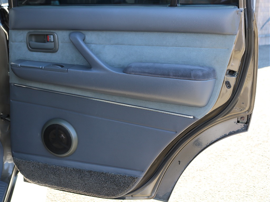 ＦＬＥＸグループは「すべての人に愛車を」をコンセプトに車種別に全国展開中！愛車と一緒に、ライフスタイルを充実させてもらいたいという思いで、ランクル仙台泉店では皆様のご要望になんでもお応えします♪