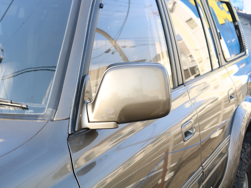 ＦＬＥＸグループは「すべての人に愛車を」をコンセプトに車種別に全国展開中！愛車と一緒に、ライフスタイルを充実させてもらいたいという思いで、ランクル仙台泉店では皆様のご要望になんでもお応えします♪