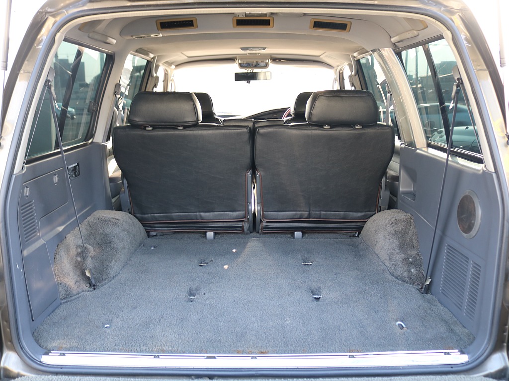 ＦＬＥＸグループは「すべての人に愛車を」をコンセプトに車種別に全国展開中！愛車と一緒に、ライフスタイルを充実させてもらいたいという思いで、ランクル仙台泉店では皆様のご要望になんでもお応えします♪