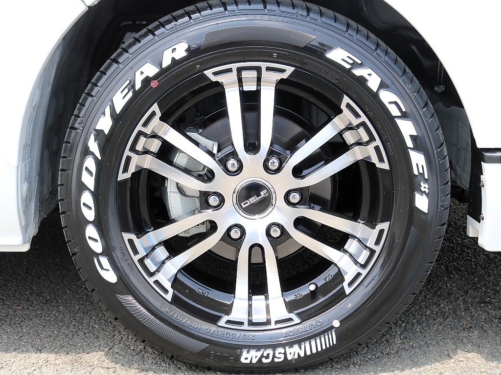 タイヤ＆ホイールはデルフ17インチAWにナスカータイヤを装着！