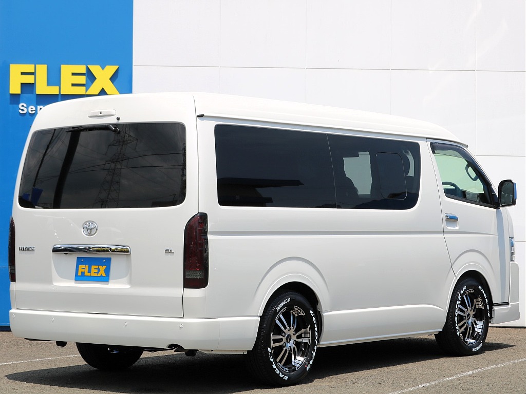 ランドクルーザーやハイエースなどを常時40台以上展示！お客様のニーズにあった最適なお車をご提案させていただきます。ご来店の際はお気軽にお問合わせください！