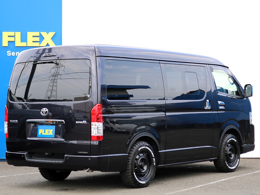 ランドクルーザーやハイエースなどを常時40台以上展示！お客様のニーズにあった最適なお車をご提案させていただきます。ご来店の際はお気軽にお問合わせください！