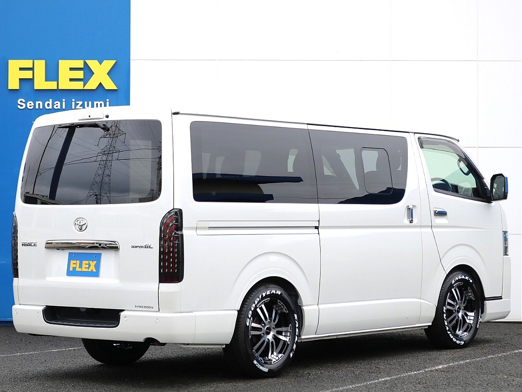 ランドクルーザーやハイエースなどを常時40台以上展示！お客様のニーズにあった最適なお車をご提案させていただきます。ご来店の際はお気軽にお問合わせください！