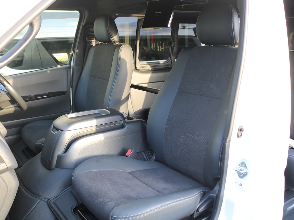 ＦＬＥＸグループは「すべての人に愛車を」をコンセプトに車種別に全国展開中！愛車と一緒に、ライフスタイルを充実させてもらいたいという思いで、ランクル仙台泉店では皆様のご要望になんでもお応えします♪