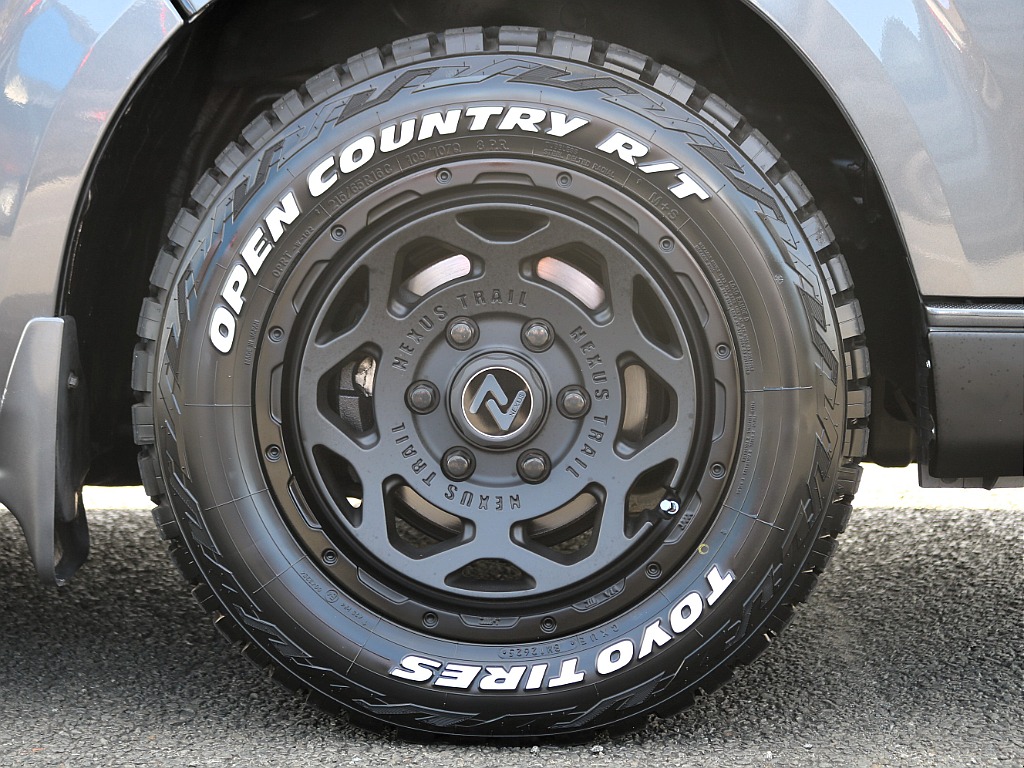 タイヤはNT-1の16インチAWにTOYOのオープンカントリー215/65R16Cを装備済みです♪