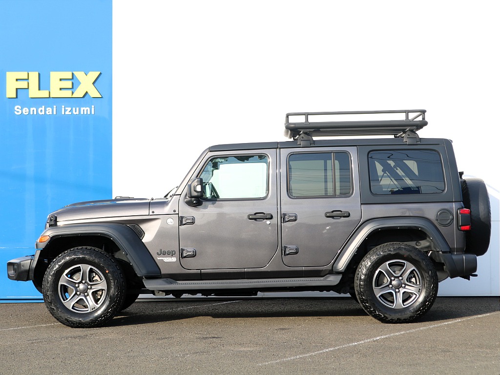 V６、3600㏄のエンジンを搭載の4WD！国産車には無いカッコよさ！オーナー様の所有感を満たしてくれることでしょう♪