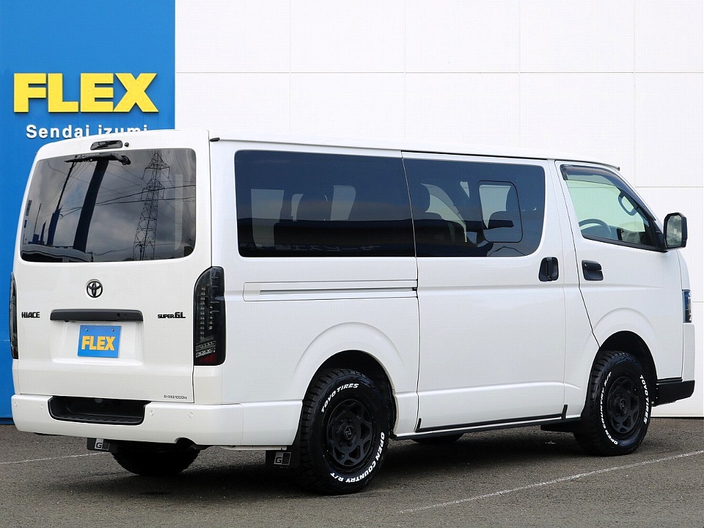 ランドクルーザーやハイエースなどを常時40台以上展示！お客様のニーズにあった最適なお車をご提案させていただきます。ご来店の際はお気軽にお問合わせください！